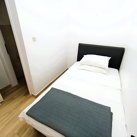 Apartments In Turanj, 20M From The Beach Sukošan Екстериор снимка
